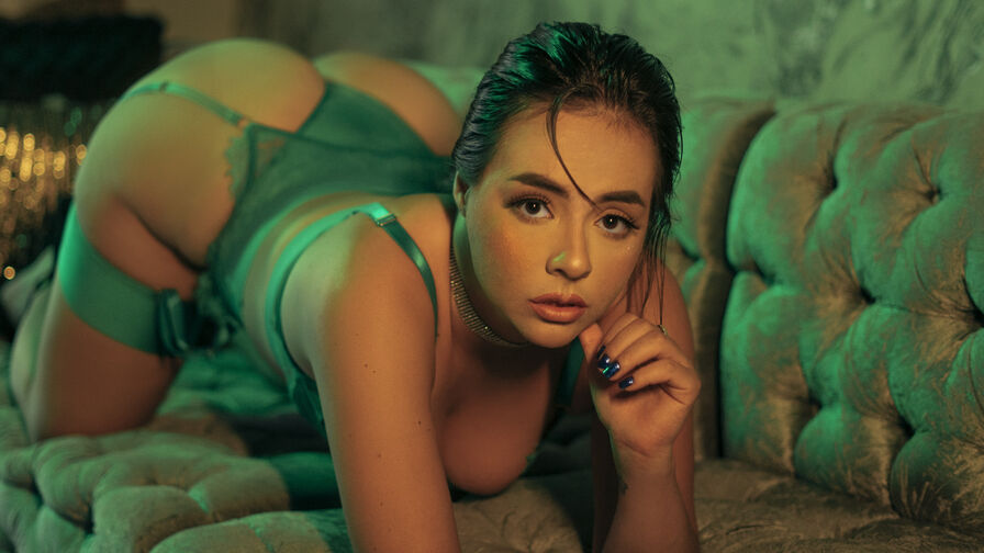 Live Sex Chat with NoaJones