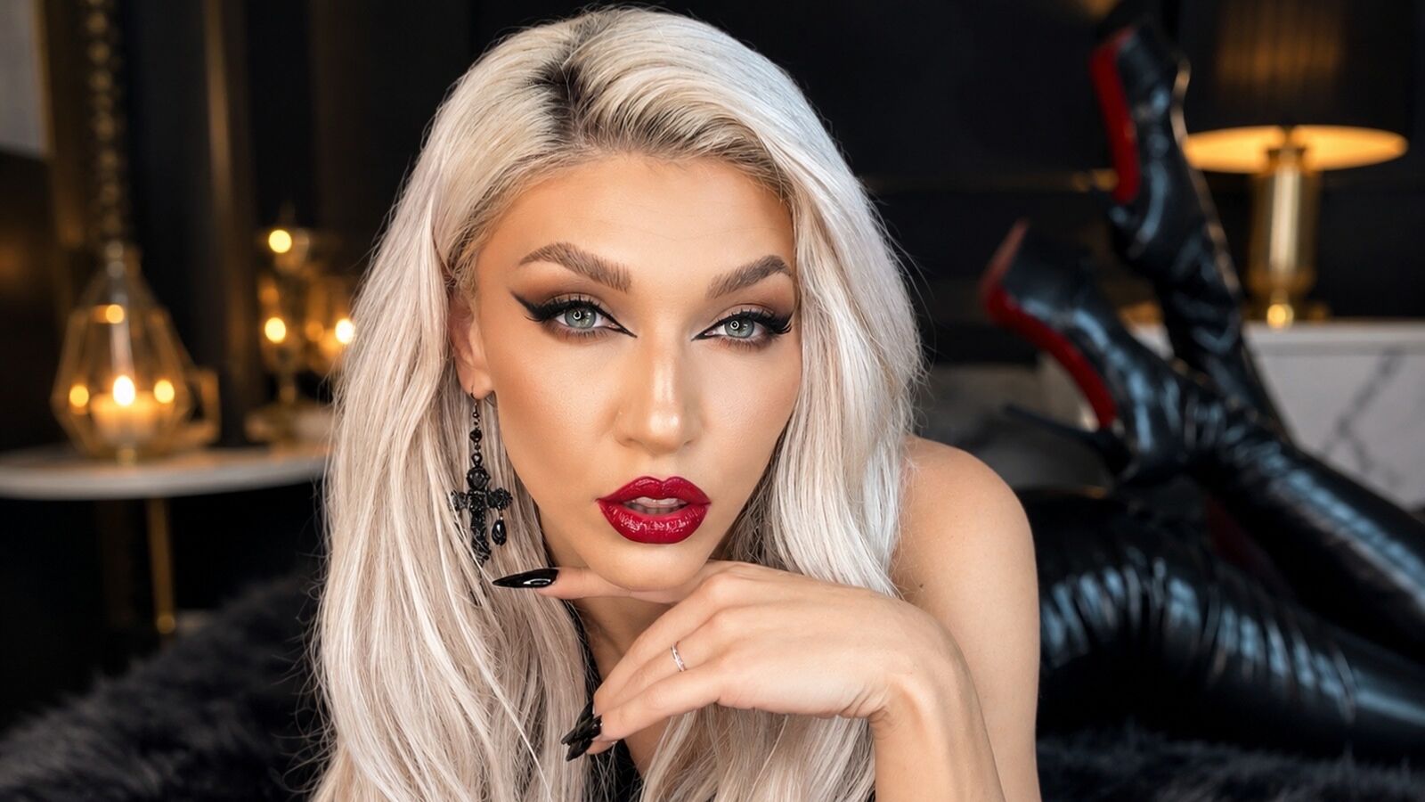 EmmaAmstrong erotic portrait