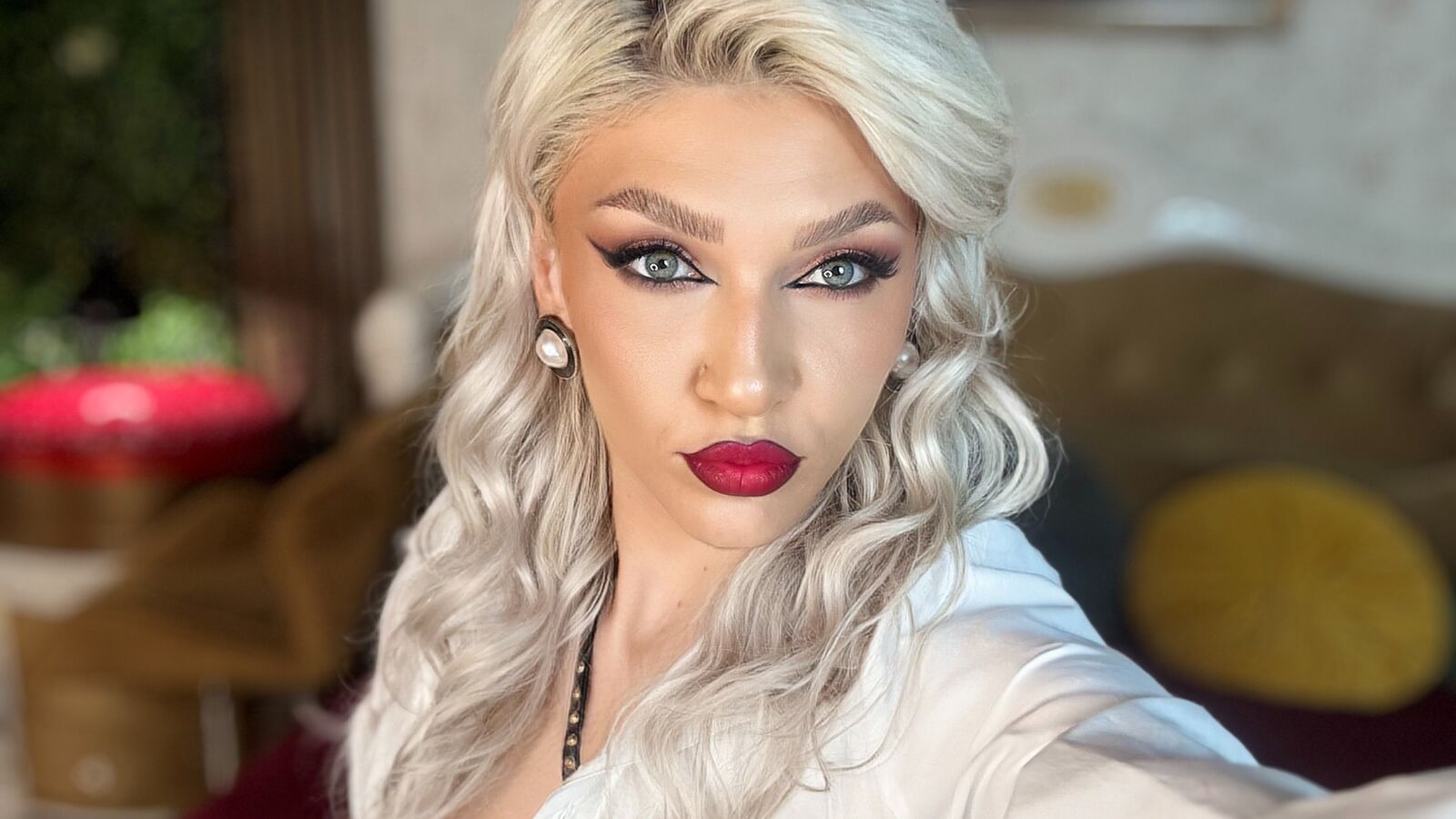 EmmaAmstrong glamour portrait