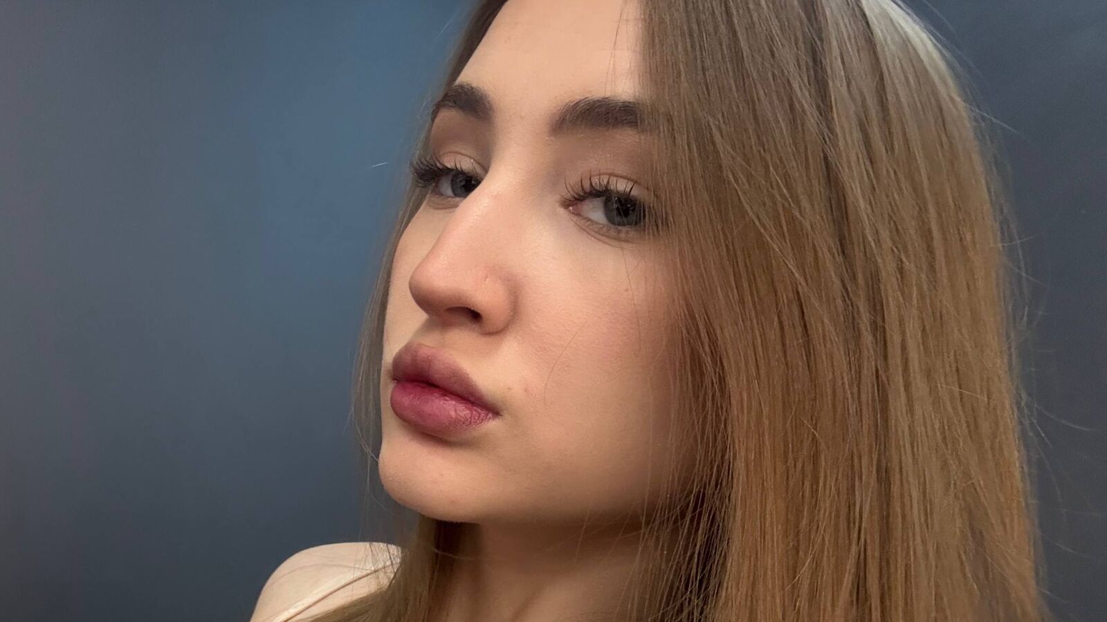 MiaLum erotic portrait