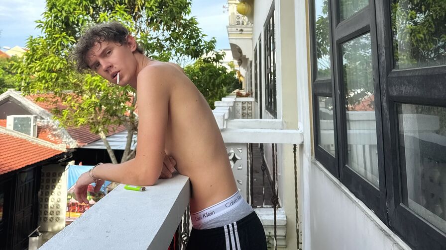 Watch IvanGray live on porno-line.net