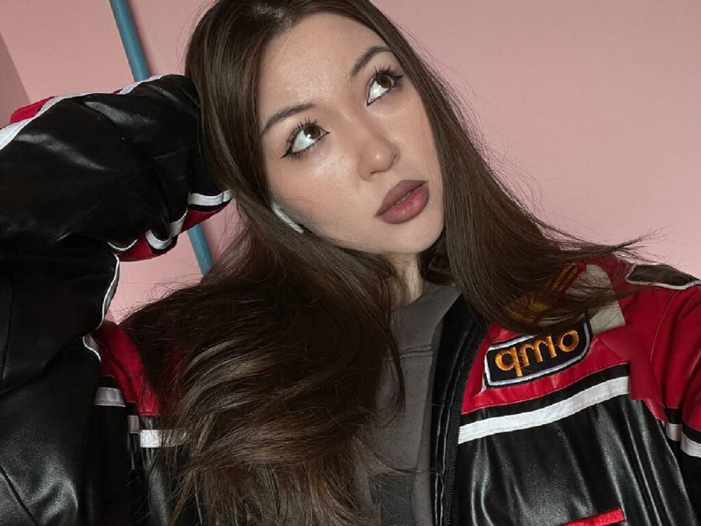 MeridaMint LiveJasmin girl member chat profile