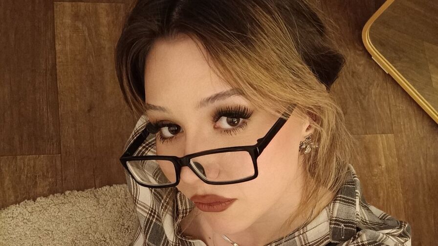 Watch LoriKeller live on ZS Magazine