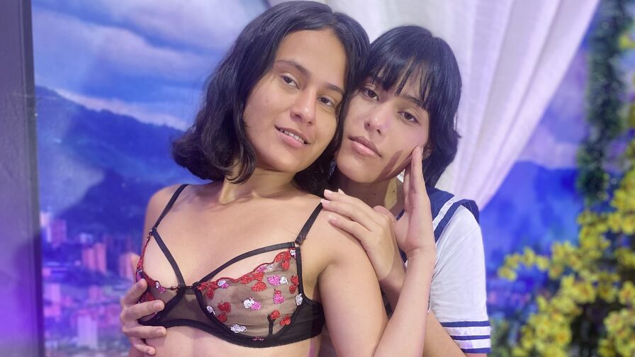 ChloeAndAmberr's live cam