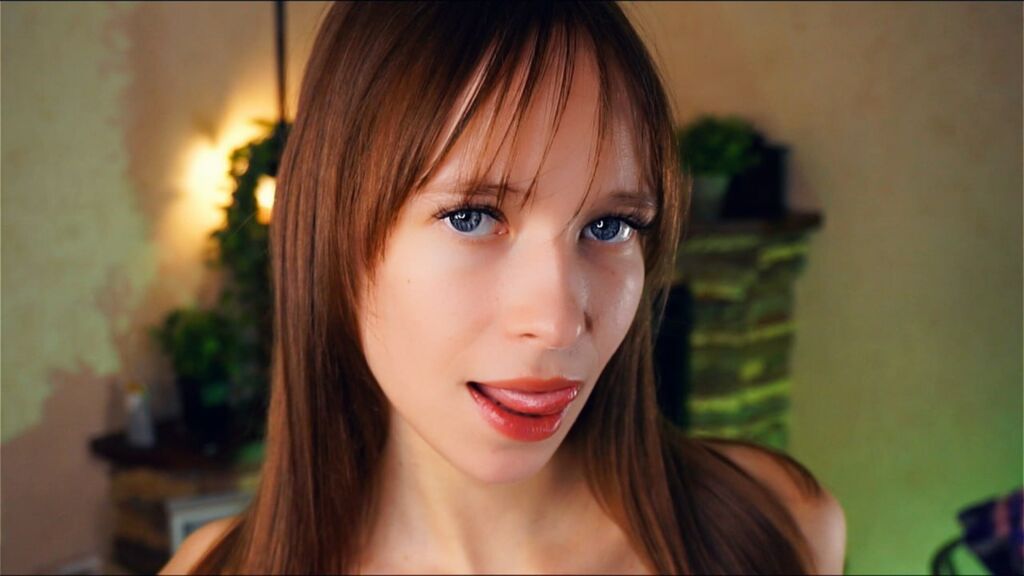 CoventinaCantrel live cam model at LiveJasmin