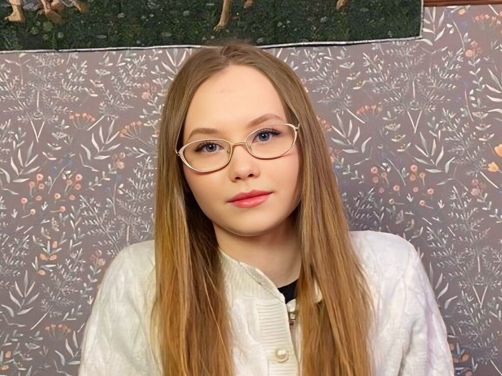 FloraLarsson LiveJasmin private chat profile image