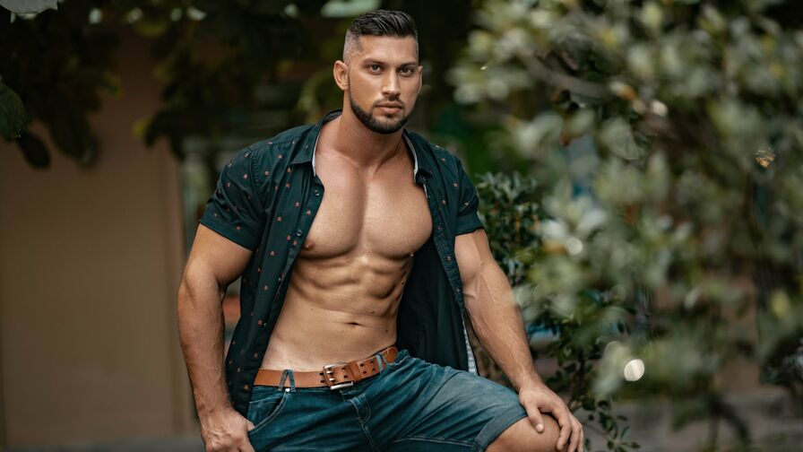Watch RonnieHarris live on airporn.net