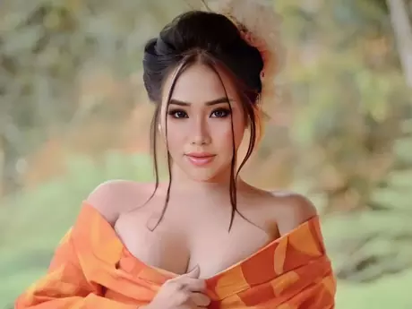 Chat with YazmineFox
