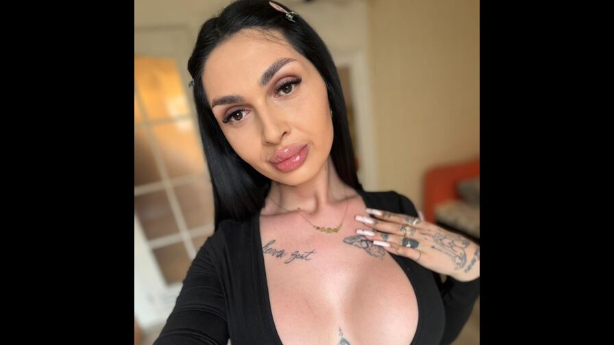 Watch JessicaBenson live on ZS Magazine