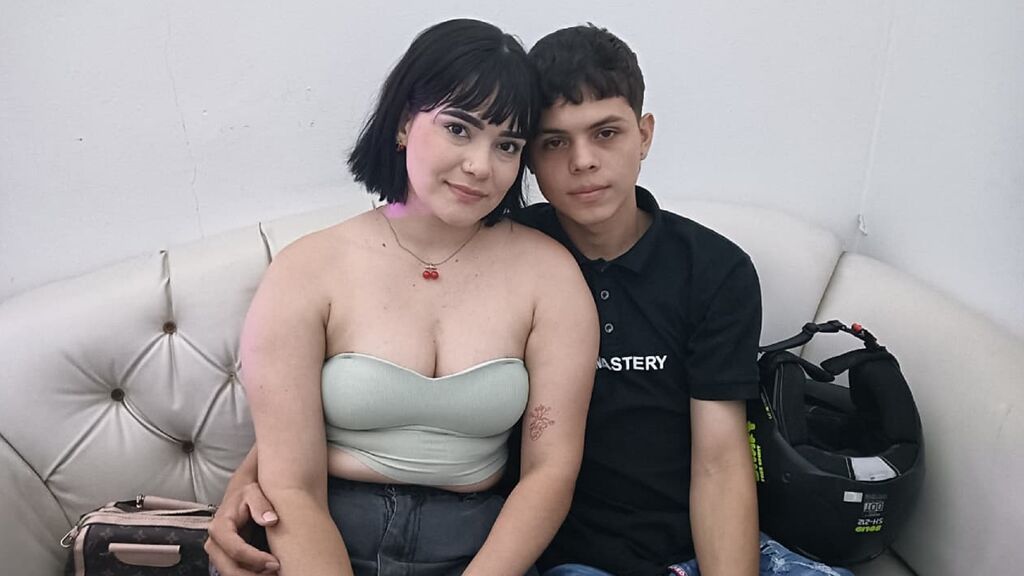 Watch GraceAndBenja live on cam on LiveJasmin