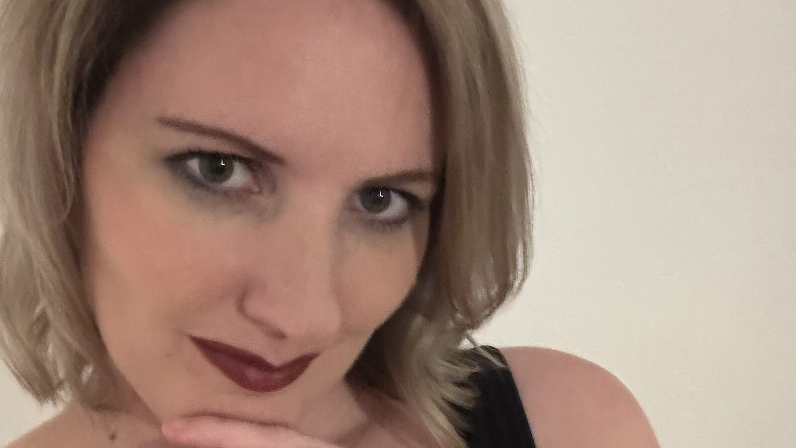 NoraNox erotic portrait