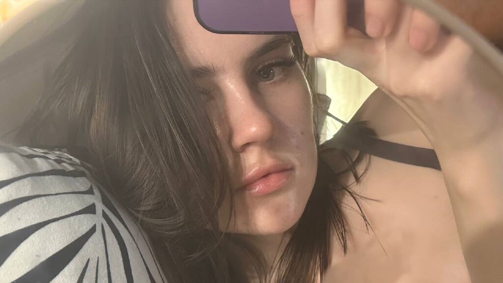 HollyMorozova online on GirlsOfJasmin