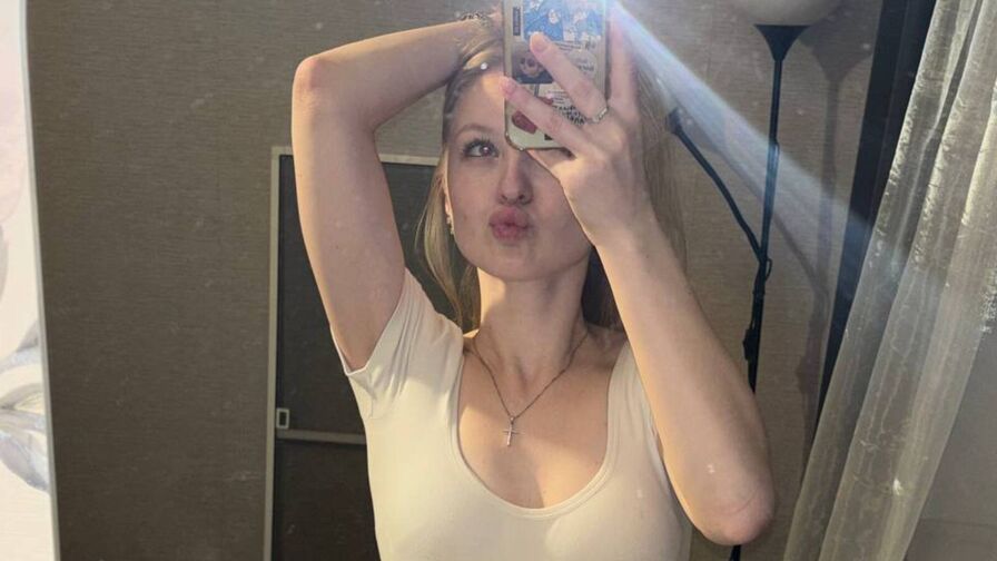 Discover RuthieBedsaul on Erotic-Art-Beauty.com
