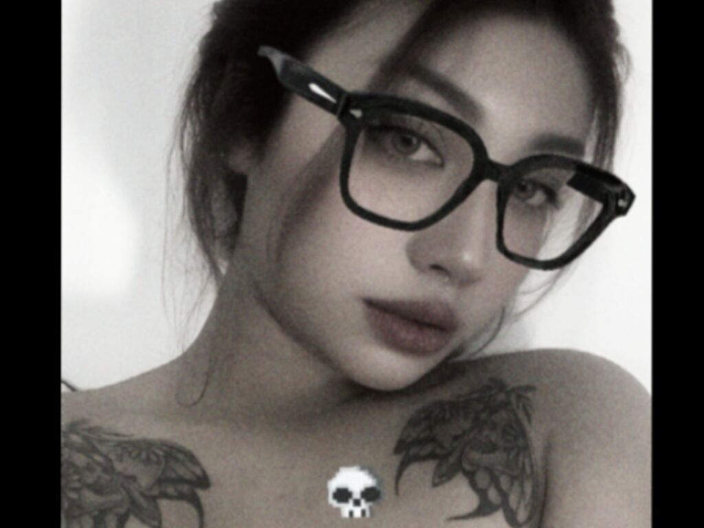 AmelieEva live performer profile picture
