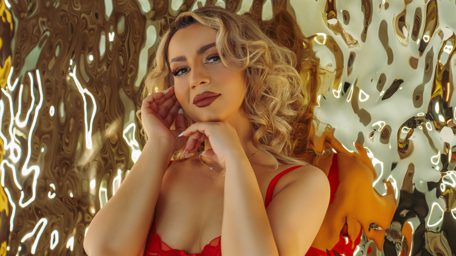 Perla erotic portrait
